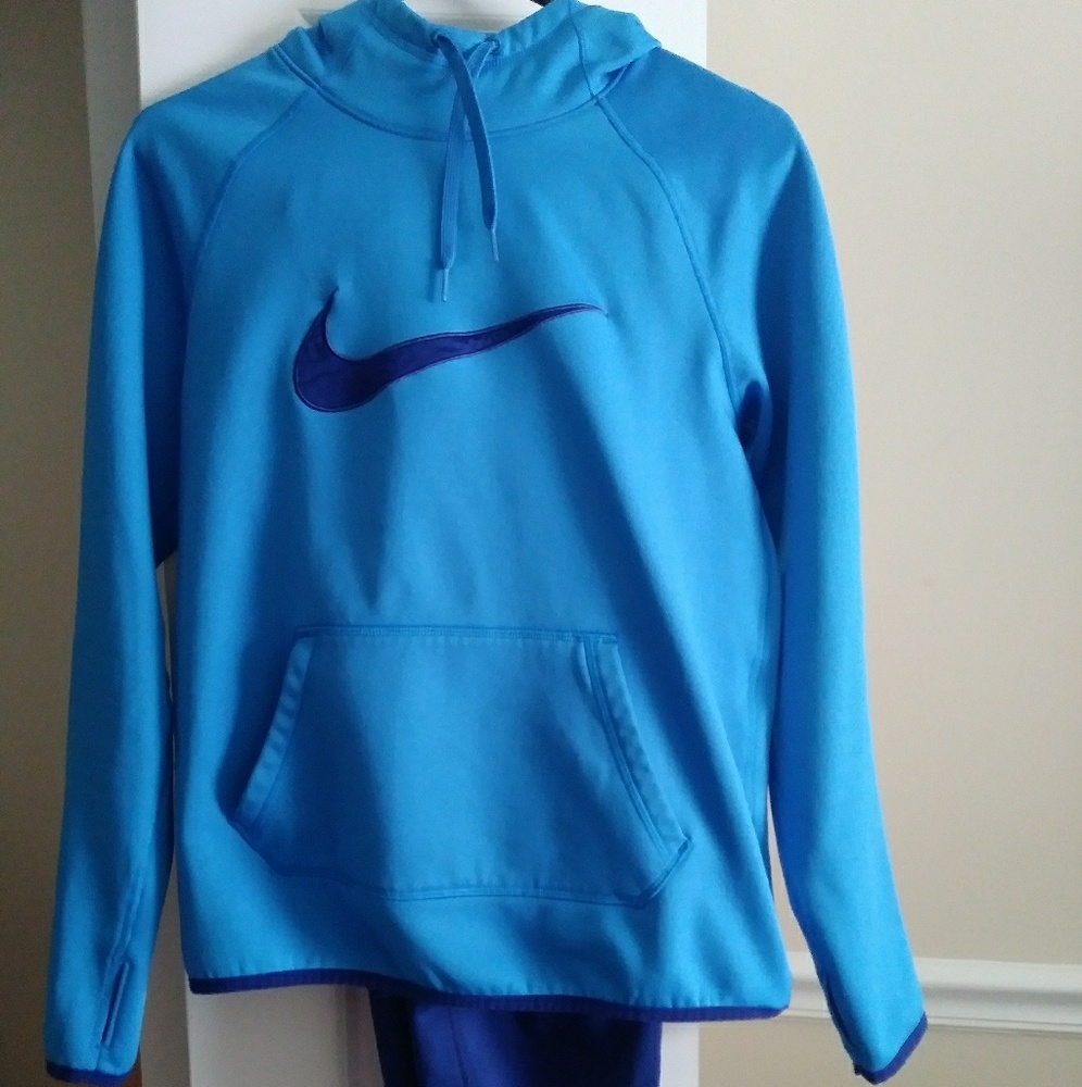 Women Nike Therma -Fit sweat suit